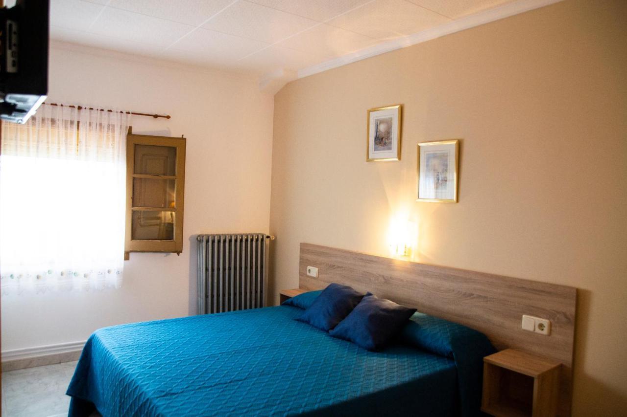 Hostal Montserrat مونتسيني المظهر الخارجي الصورة