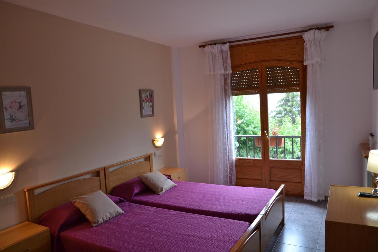 Hostal Montserrat مونتسيني المظهر الخارجي الصورة