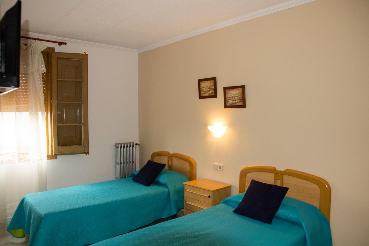 Hostal Montserrat مونتسيني المظهر الخارجي الصورة
