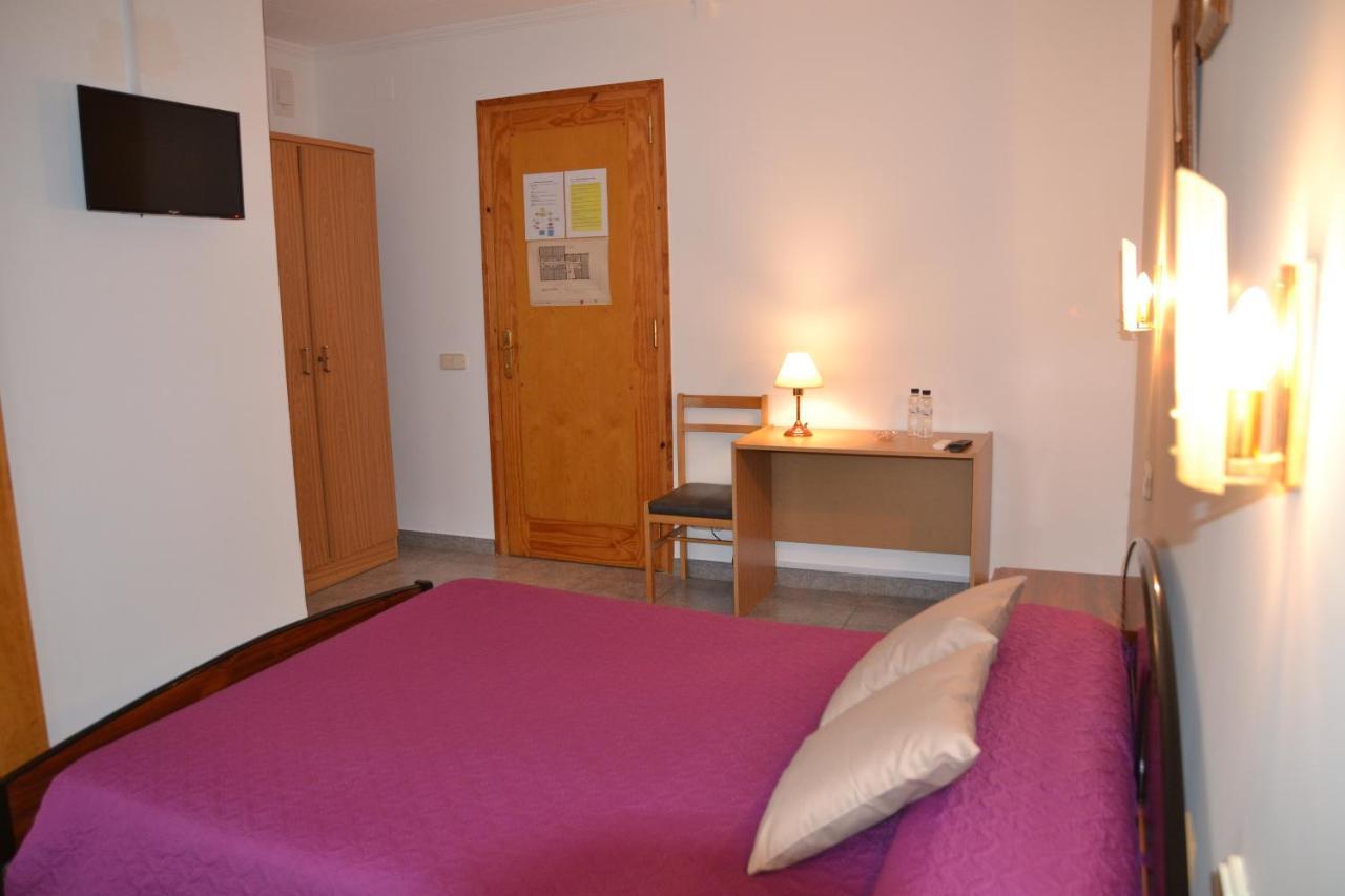 Hostal Montserrat مونتسيني المظهر الخارجي الصورة