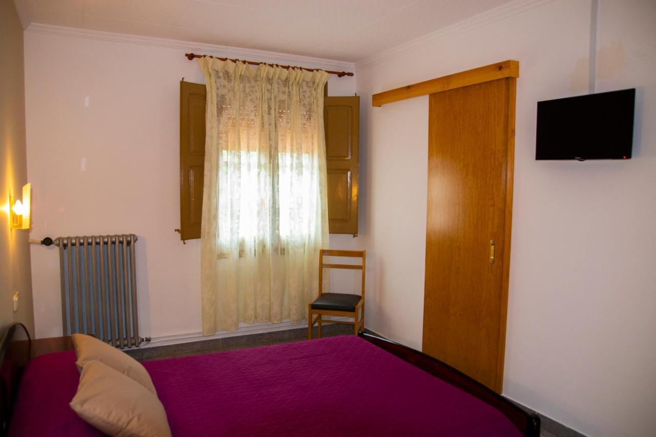 Hostal Montserrat مونتسيني المظهر الخارجي الصورة