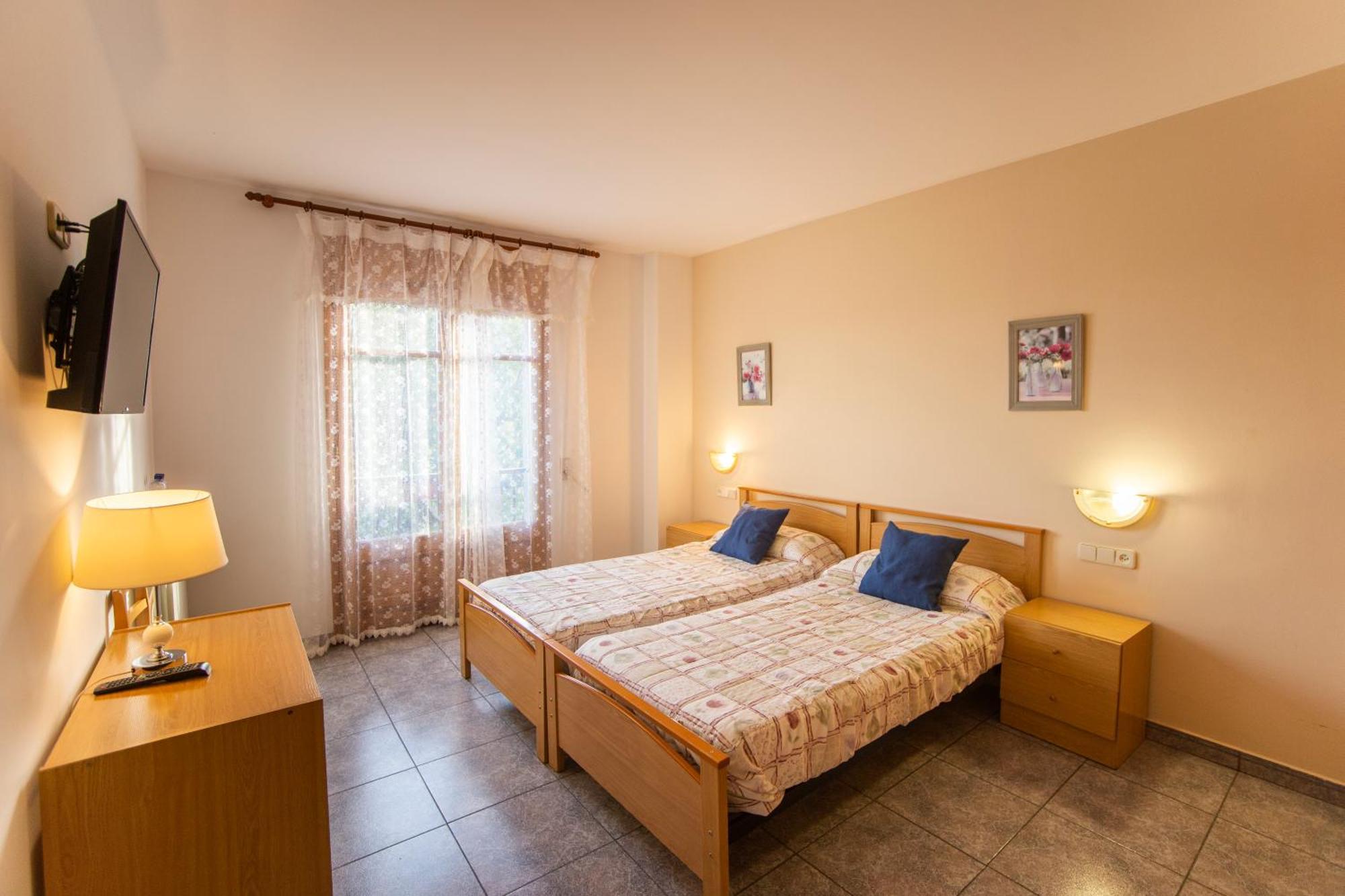Hostal Montserrat مونتسيني المظهر الخارجي الصورة