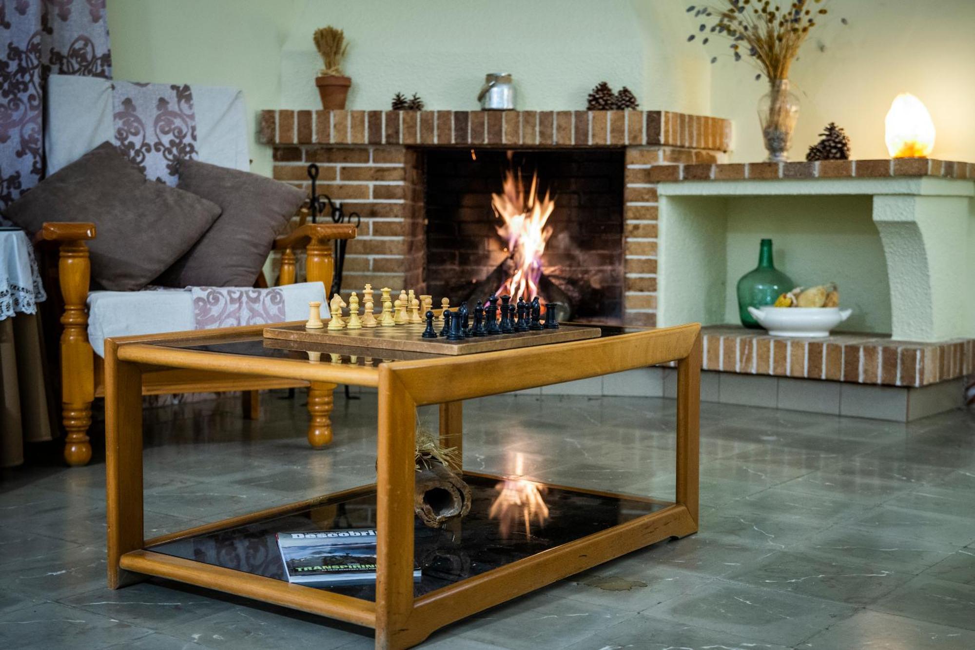 Hostal Montserrat مونتسيني المظهر الخارجي الصورة