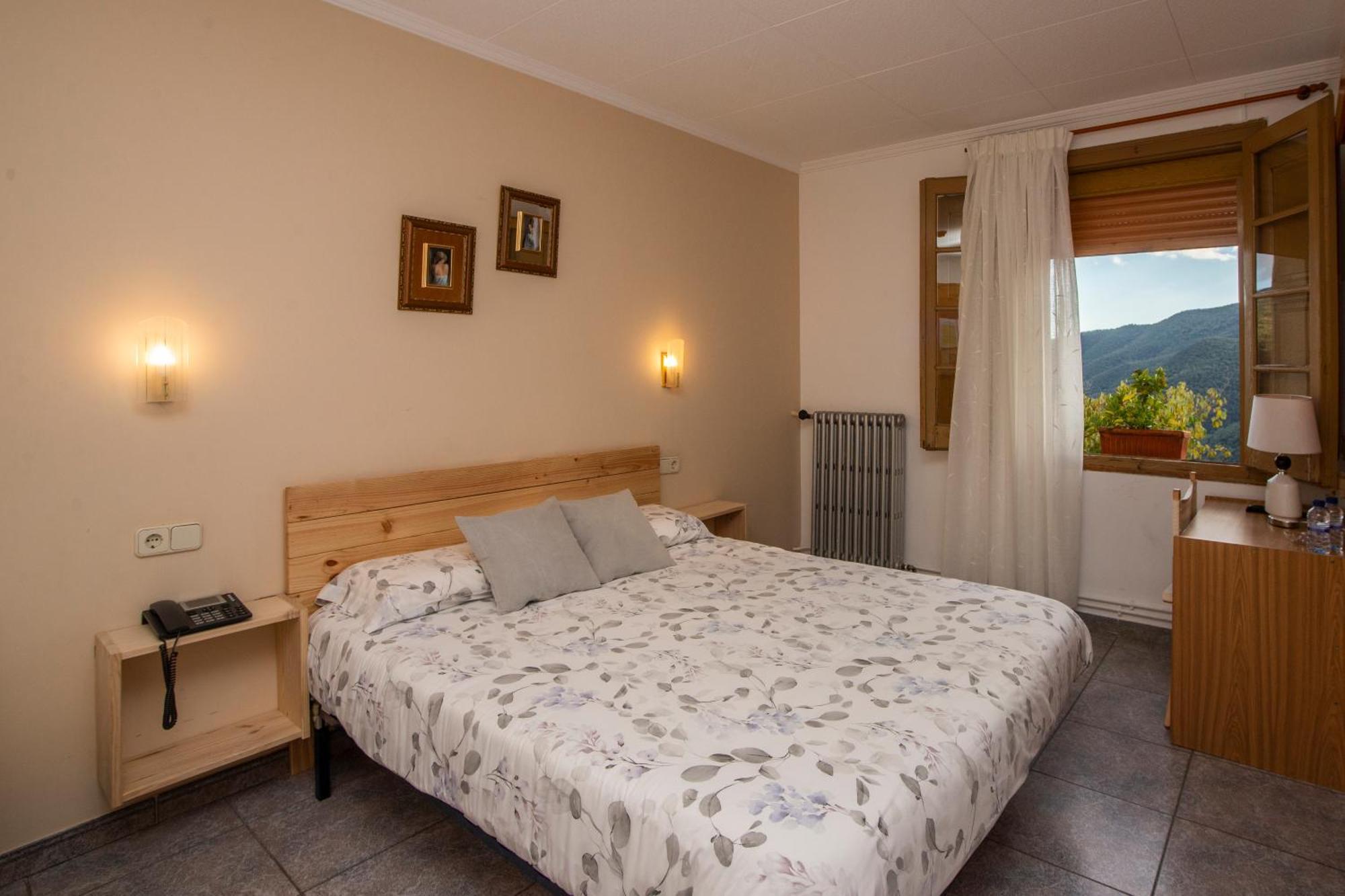 Hostal Montserrat مونتسيني المظهر الخارجي الصورة