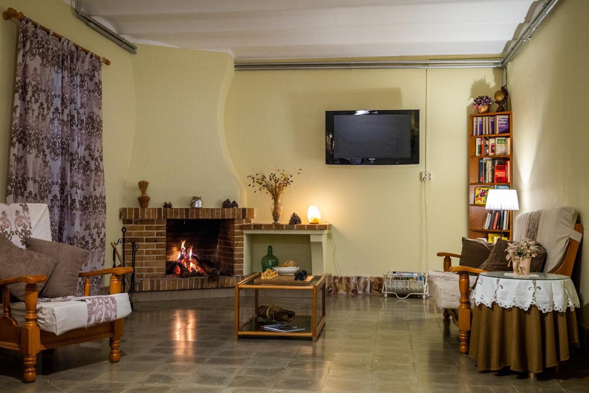 Hostal Montserrat مونتسيني المظهر الخارجي الصورة