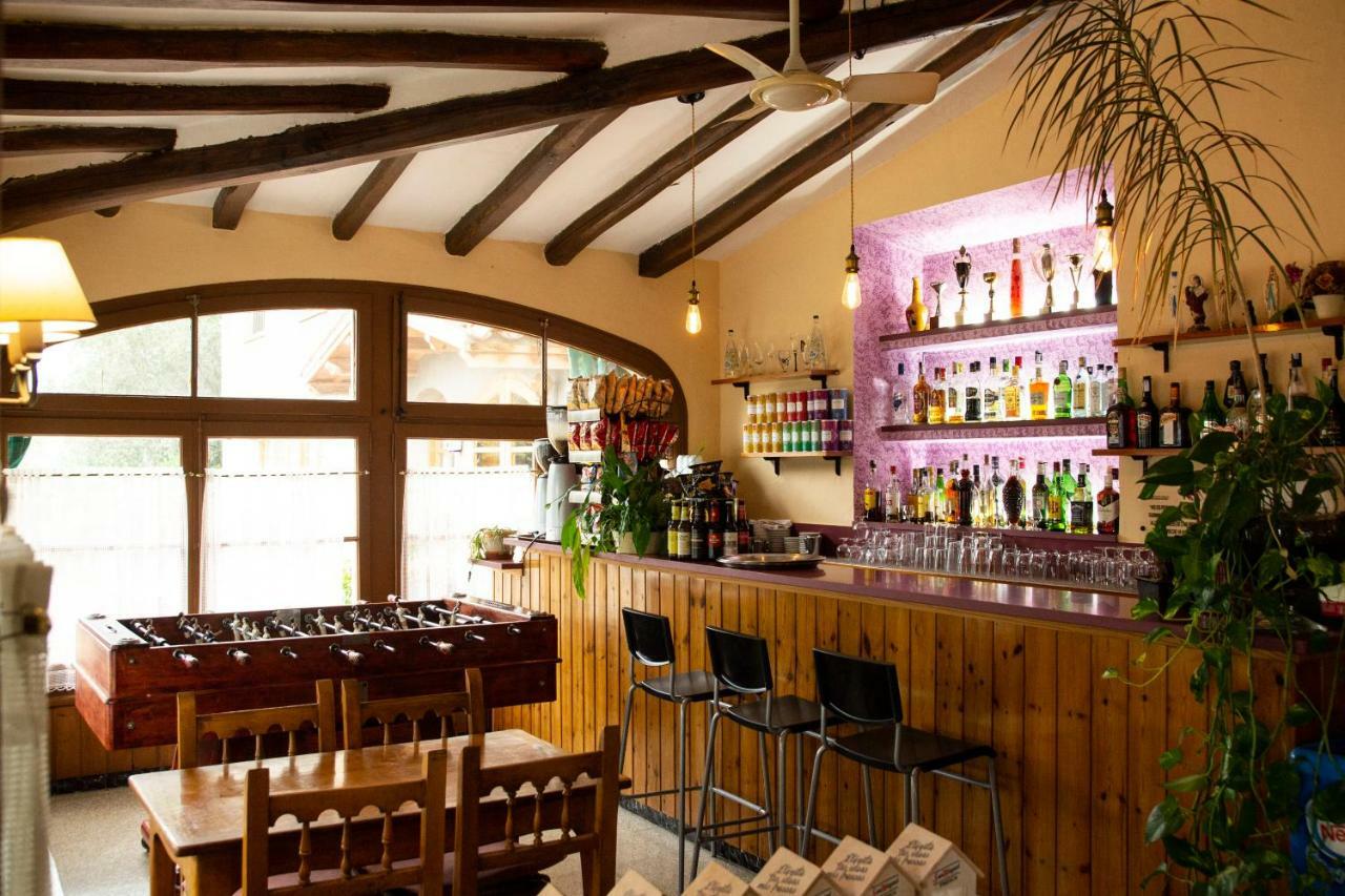 Hostal Montserrat مونتسيني المظهر الخارجي الصورة