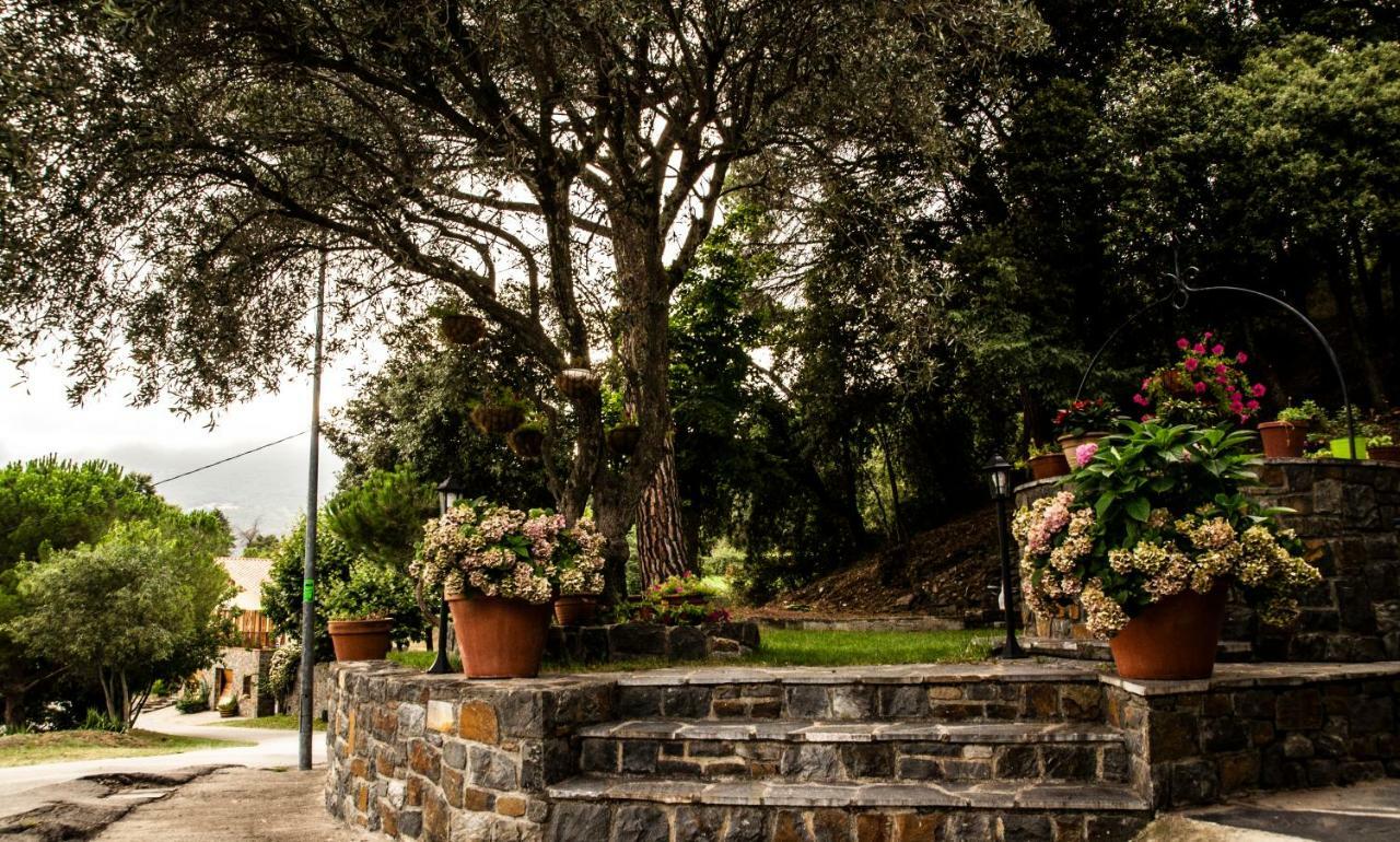 Hostal Montserrat مونتسيني المظهر الخارجي الصورة