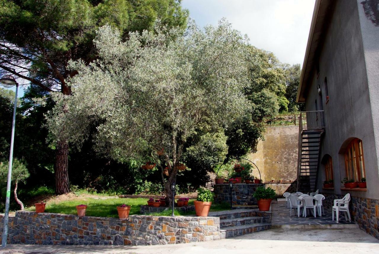 Hostal Montserrat مونتسيني المظهر الخارجي الصورة