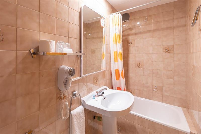 Hostal Montserrat مونتسيني المظهر الخارجي الصورة